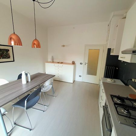 Spacious Three-Room Apartment In Saragozza Болонья Экстерьер фото