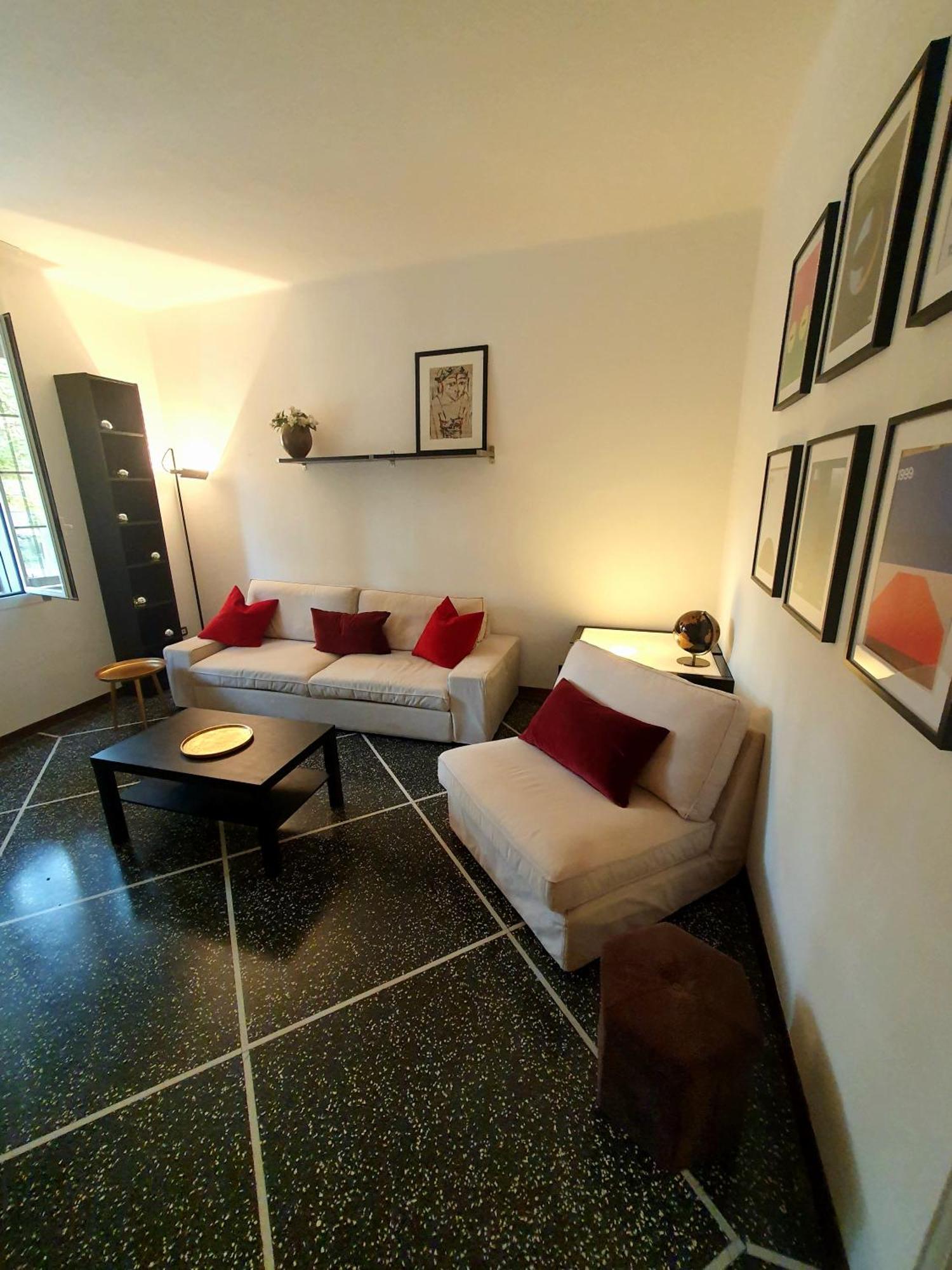 Spacious Three-Room Apartment In Saragozza Болонья Экстерьер фото