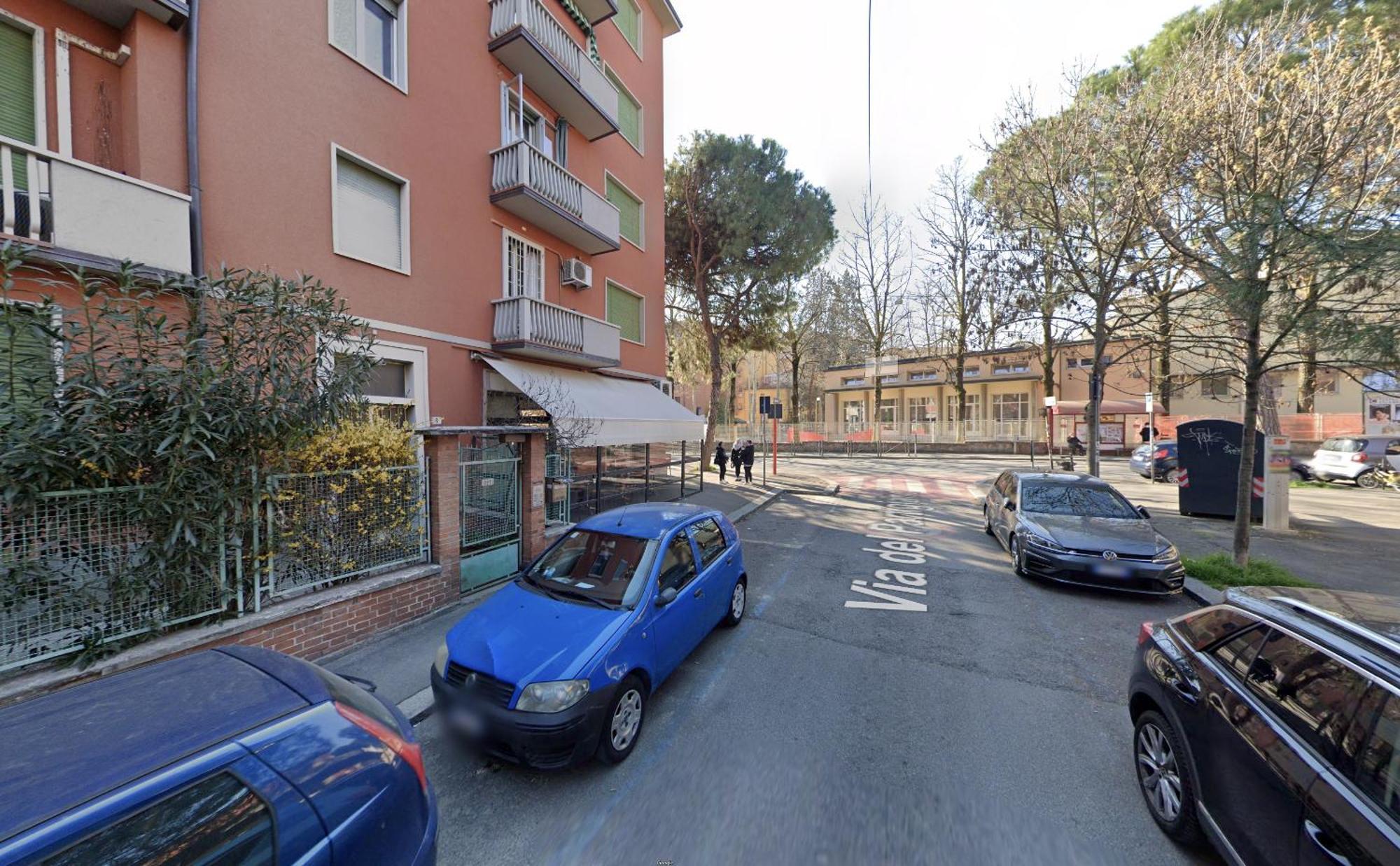 Spacious Three-Room Apartment In Saragozza Болонья Экстерьер фото